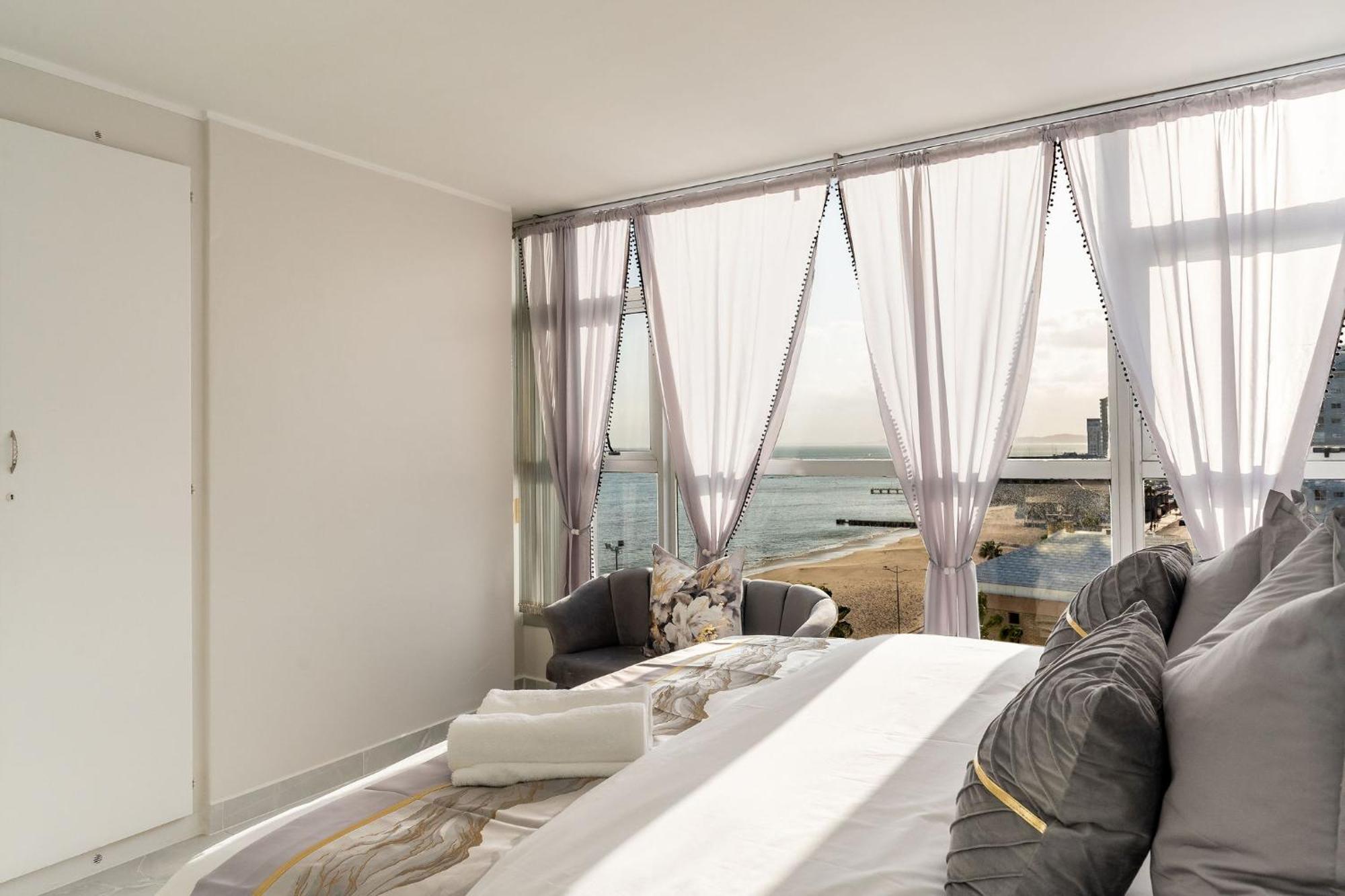 Ashley On Beach Strand Rom bilde